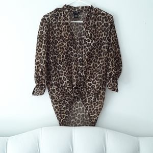 Cheetah print Mob Wife 3/4 sleeve button front blouse. Size S.